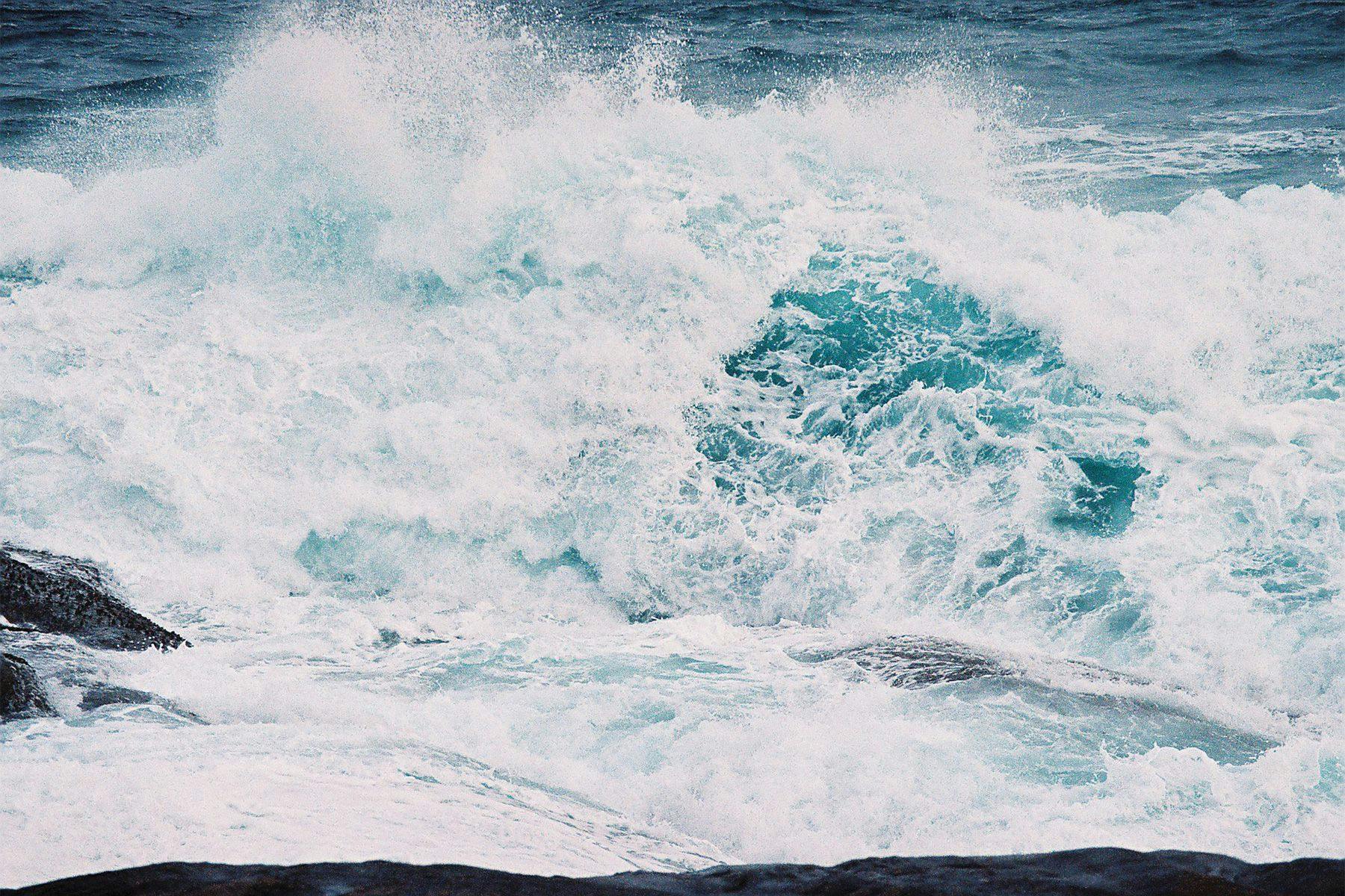 large waves smashing into one another where the indian ocean meets the southern ocean at cape leeuwin